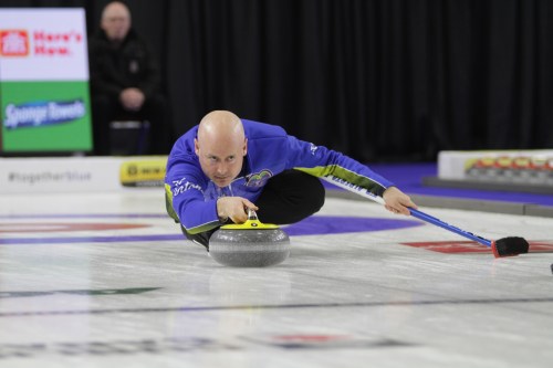 Thomas Friesen/The Brandon Sun
Alberta's Kevin Koe delivers a stone against Northern Ontario in the 1-vs.-2 Page playoff game at the Tim Hortons Brier at Westoba Place on Saturday.