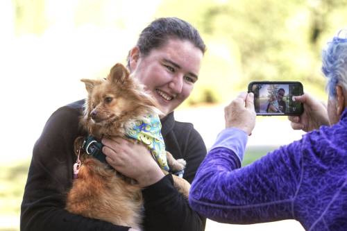 Mikayla Madsen poses with Betty, her 10-month-old Pomeranian while mother-in-law Louise Huff takes a picture. (Matt Goerzen/The Brandon Sun)