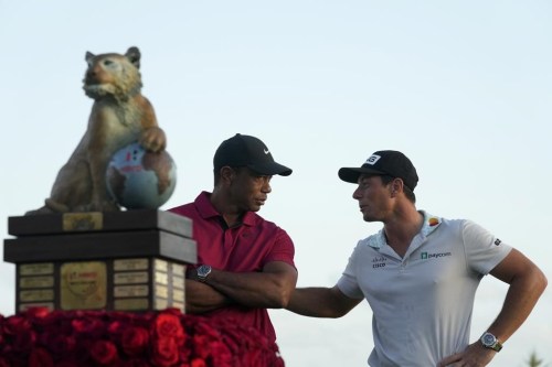 Norway,'s Viktor Hovland, right, talks to Tiger Woods, after winning the Hero World Challenge PGA Tour at the Albany Golf Club in New Providence, Bahamas, Sunday, Dec. 4, 2022. (AP Photo/Fernando Llano)