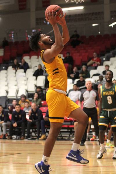 Brandon Bobcats Tili Gebeyehu had eight points against the Regina Cougars during the third-place game of the Wesmen Classic men' basketball tournament in Winnipeg on Friday. (Thomas Friesen/The Brandon Sun)