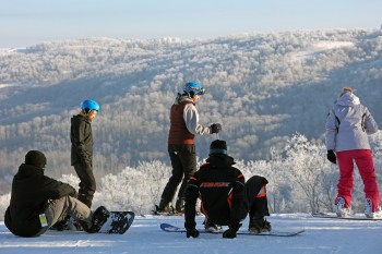 Snowboarders look put over the hoar frost covered valley while riding the slopes at Asessippi Ski Resort on a crisp day in January. (Tim Smith/The Brandon Sun)